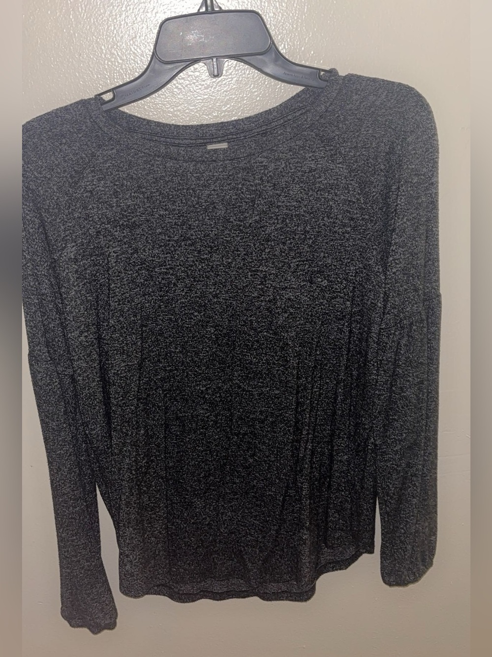 Old Navy Heathered Black Long Sleeve Tee